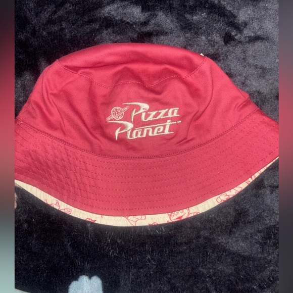 NWT Reversible Toy Story Pizza Planet Red Bucket Hat - Picture 1 of 3